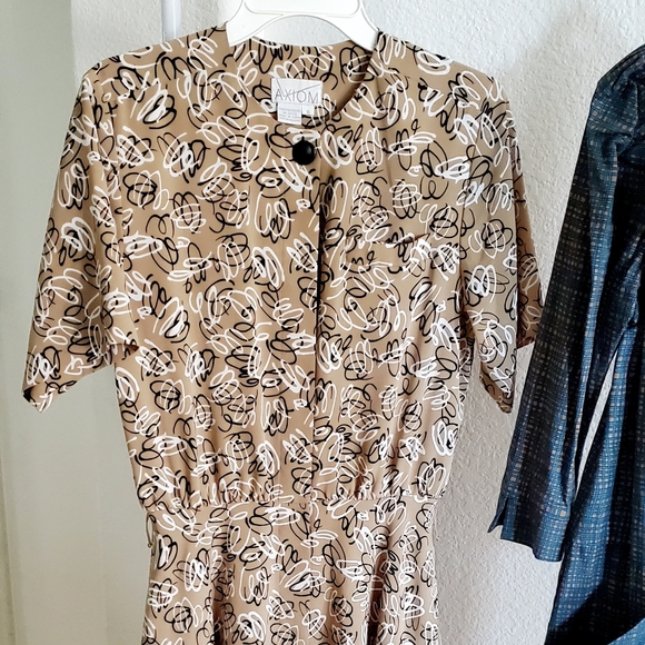 Classy Vintage Dresses - Picture 3 of 12